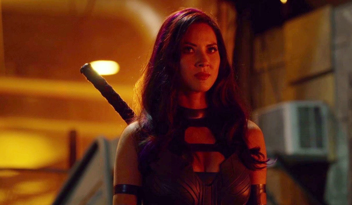 X Men Apocalypse Actress Olivia Munn Swings Her Psylocke Sword And Instantly Regrets It X Men Films